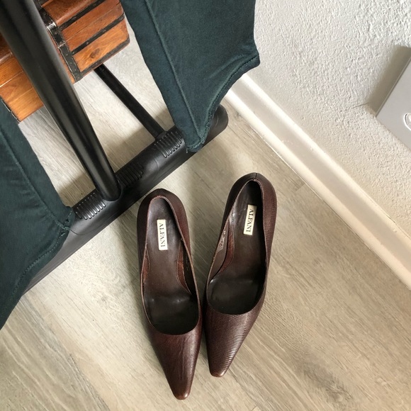 Alfani Brown Leather Upper Clean Preowned Brown  4 inch Heel - Picture 8 of 11